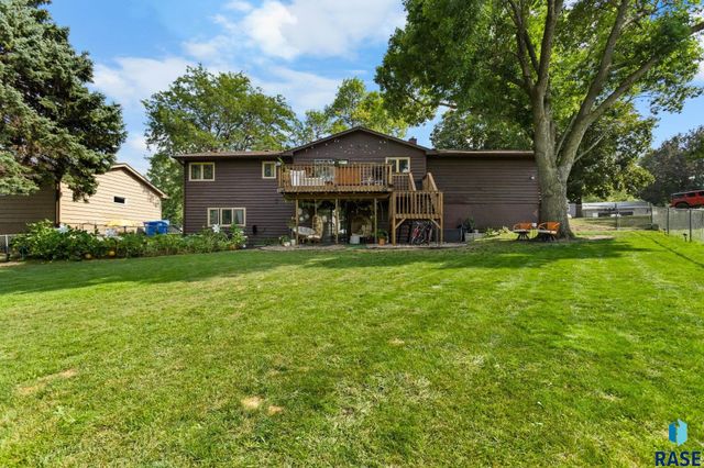 5908 W Chadwick Pl Place, Sioux Falls, SD 57106