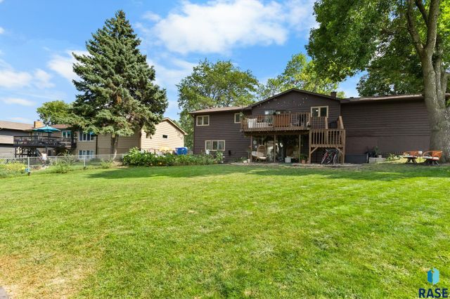 5908 W Chadwick Pl Place, Sioux Falls, SD 57106