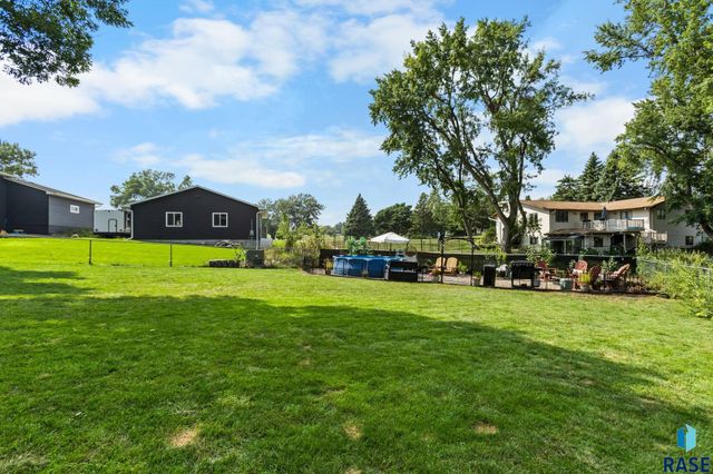 5908 W Chadwick Pl Place, Sioux Falls, SD 57106