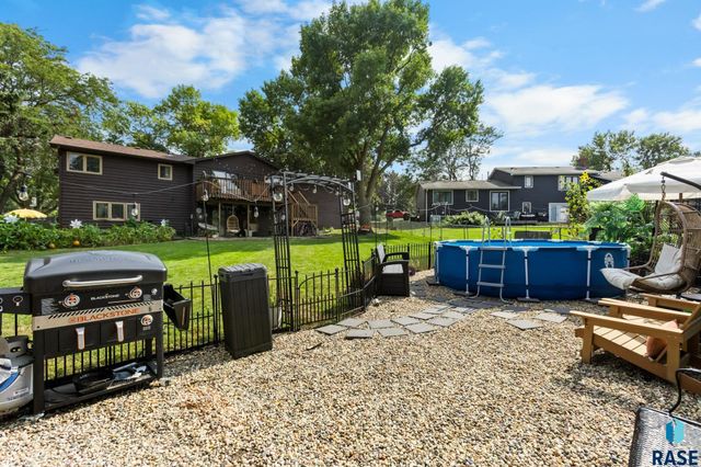 5908 W Chadwick Pl Place, Sioux Falls, SD 57106