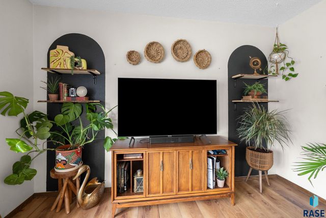 5908 W Chadwick Pl Place, Sioux Falls, SD 57106