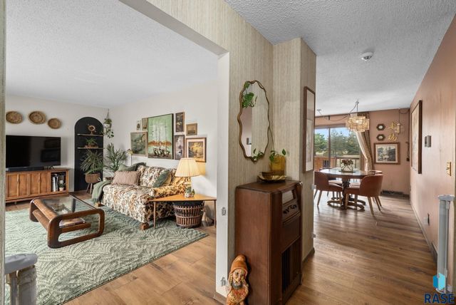 5908 W Chadwick Pl Place, Sioux Falls, SD 57106