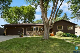 5908 W Chadwick Pl Place, Sioux Falls, SD 57106