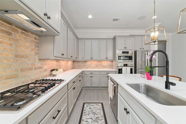 2319 Pale Star Drive, Conroe, TX 77384