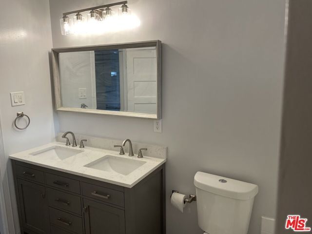 2106 India Street, Los Angeles, CA 90039