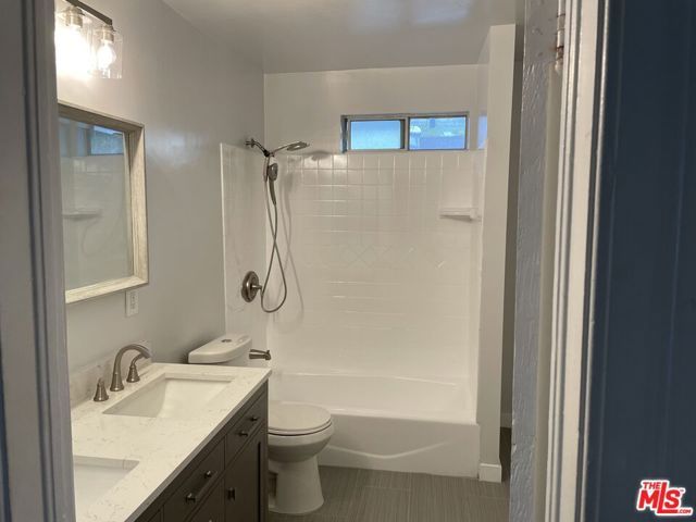 2106 India Street, Los Angeles, CA 90039