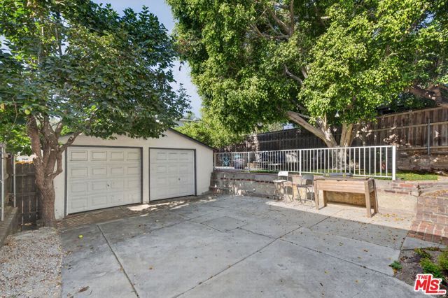 2106 India Street, Los Angeles, CA 90039