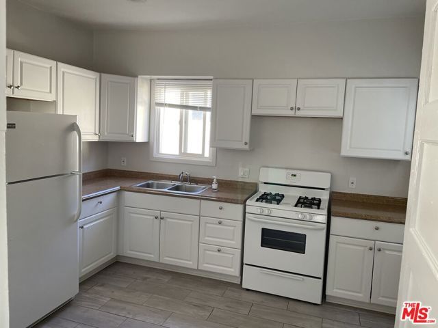2106 India Street, Los Angeles, CA 90039