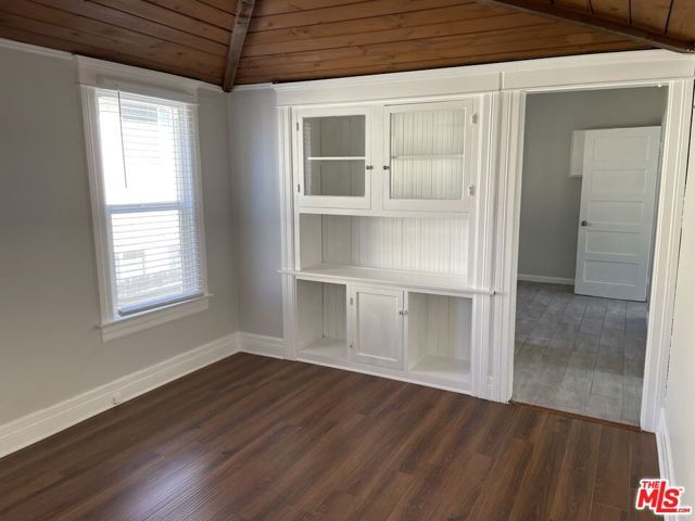 2106 India Street, Los Angeles, CA 90039