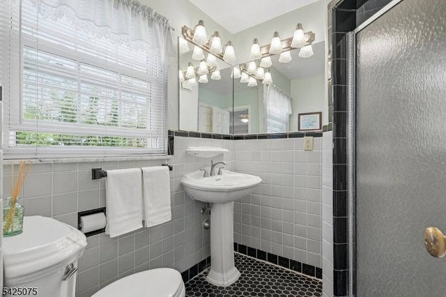 111 Parsonage Hill Rd, Millburn Twp., NJ 07078