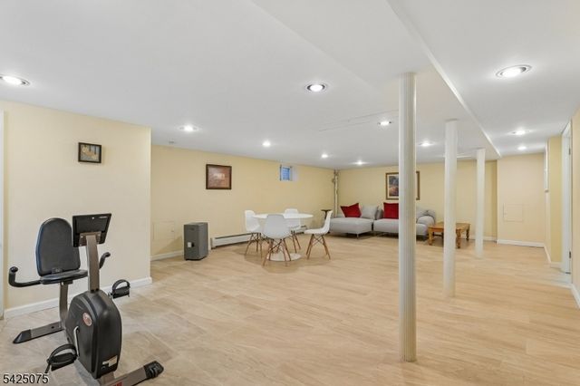 111 Parsonage Hill Rd, Millburn Twp., NJ 07078