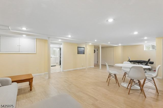 111 Parsonage Hill Rd, Millburn Twp., NJ 07078