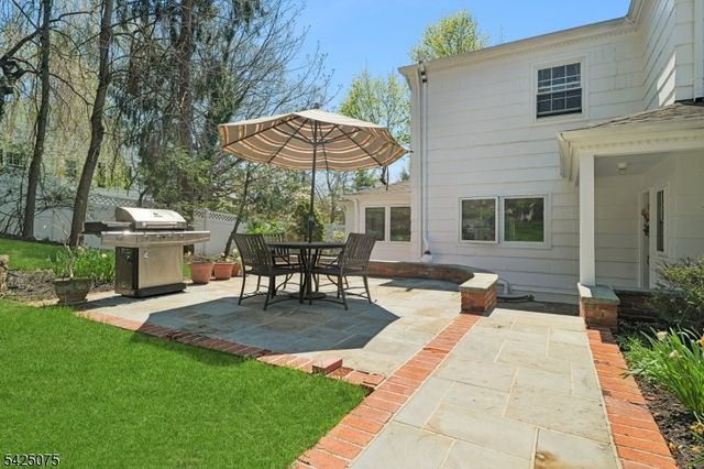 111 Parsonage Hill Rd, Millburn Twp., NJ 07078