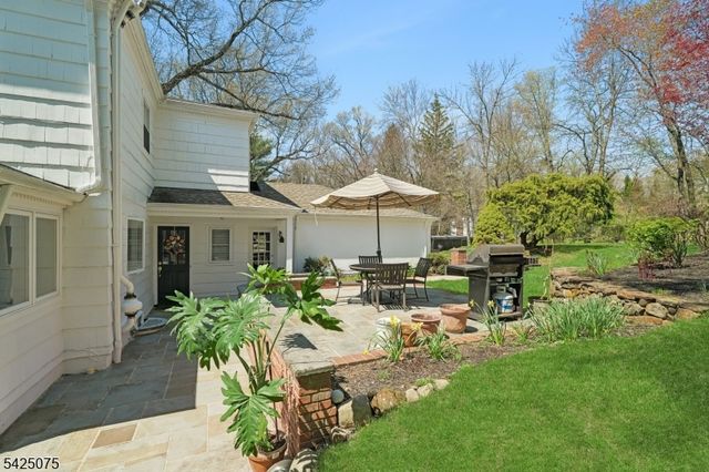 111 Parsonage Hill Rd, Millburn Twp., NJ 07078