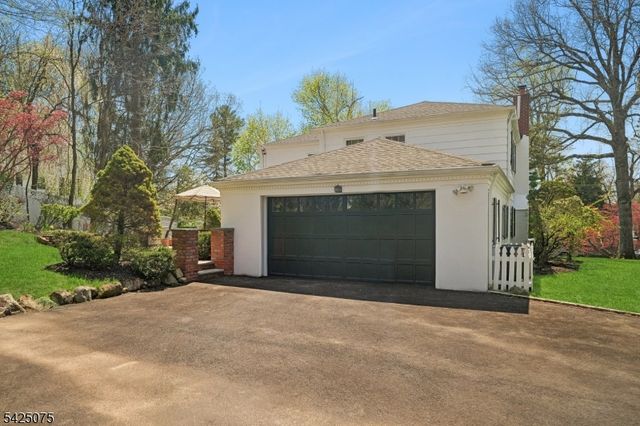 111 Parsonage Hill Rd, Millburn Twp., NJ 07078