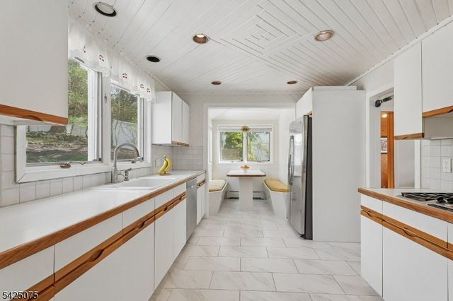 111 Parsonage Hill Rd, Millburn Twp., NJ 07078