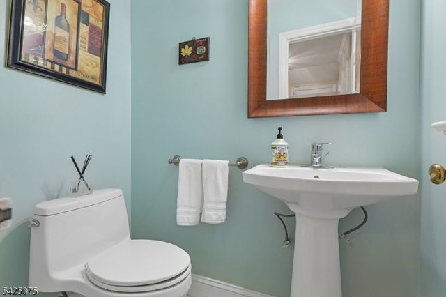 111 Parsonage Hill Rd, Millburn Twp., NJ 07078