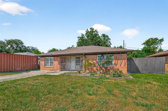 423 Gammon Drive, Houston, TX 77022