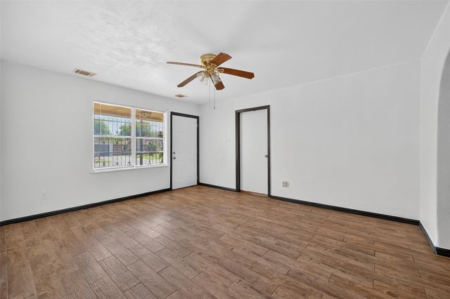 423 Gammon Drive, Houston, TX 77022