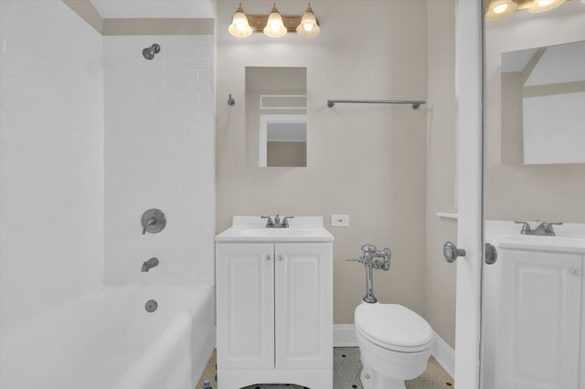 7321 S SOUTH SHORE Drive 7F, Chicago, IL 60649