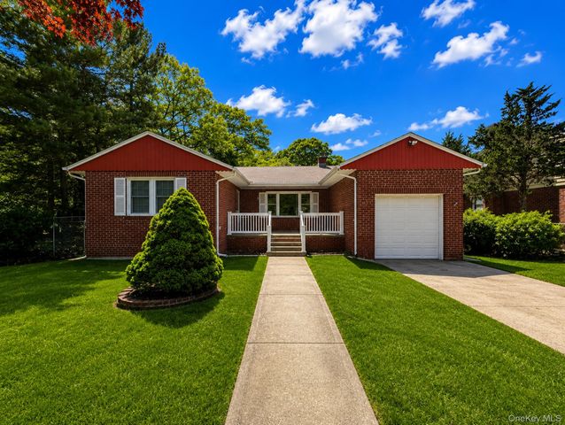 28 Jonas Boulevard, Centereach, NY 11720