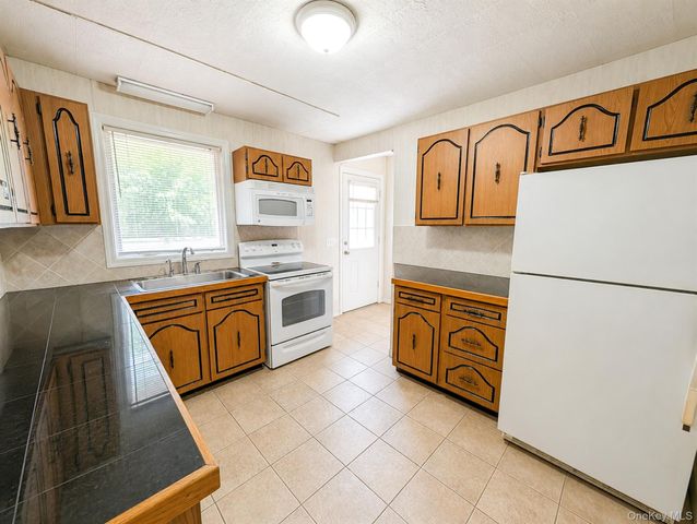 28 Jonas Boulevard, Centereach, NY 11720