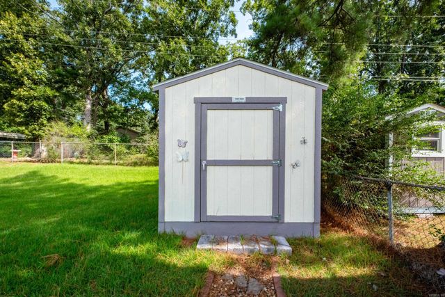 9914 Brooks Lane, Little Rock, AR 72205