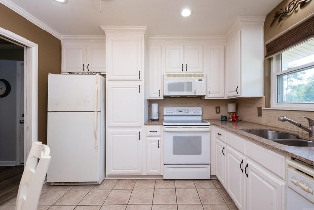9914 Brooks Lane, Little Rock, AR 72205