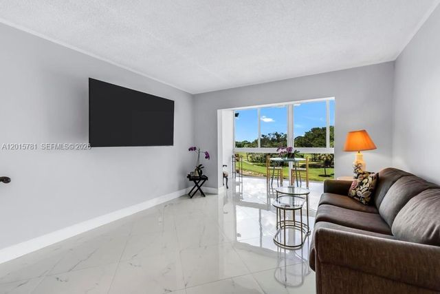 1020 Country Club Dr 405, Margate, FL 33063