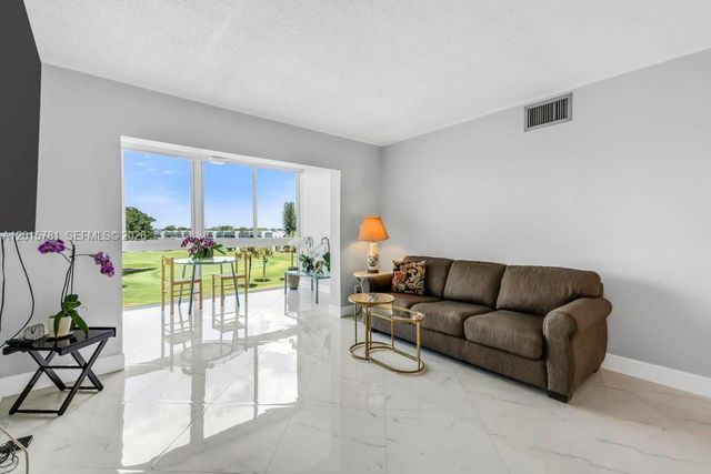 1020 Country Club Dr 405, Margate, FL 33063