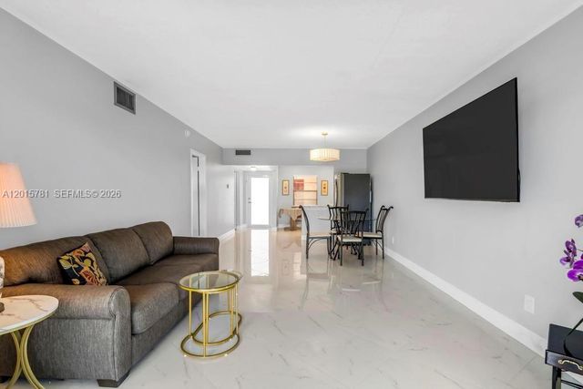 1020 Country Club Dr 405, Margate, FL 33063