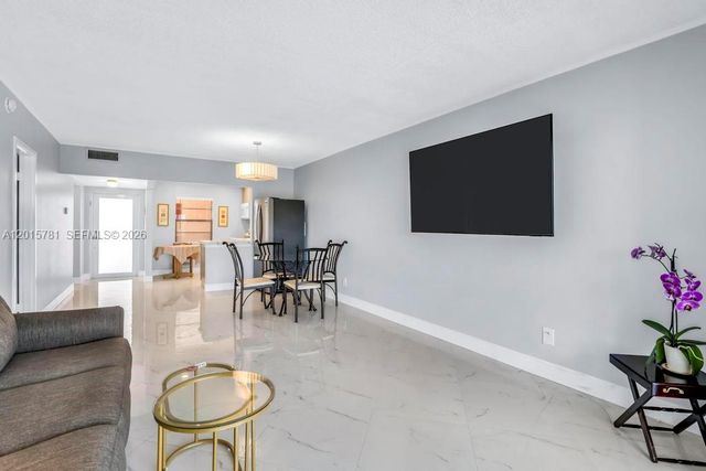 1020 Country Club Dr 405, Margate, FL 33063