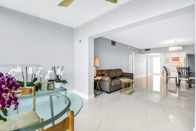 1020 Country Club Dr 405, Margate, FL 33063