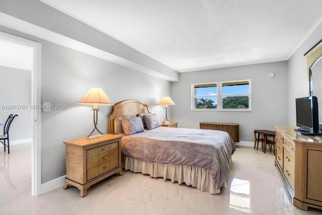 1020 Country Club Dr 405, Margate, FL 33063