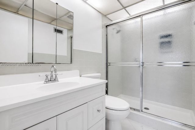 1020 Country Club Dr 405, Margate, FL 33063