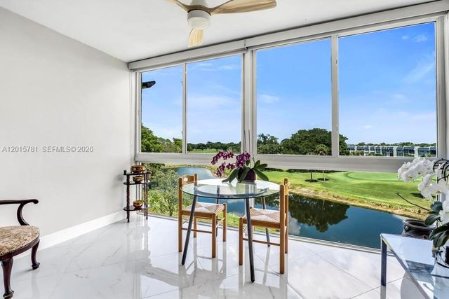 1020 Country Club Dr 405, Margate, FL 33063