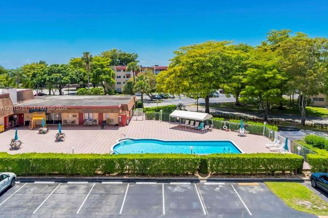1020 Country Club Dr 405, Margate, FL 33063
