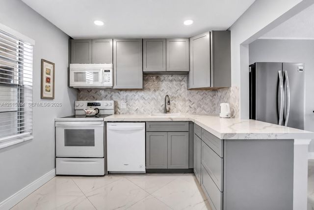 1020 Country Club Dr 405, Margate, FL 33063