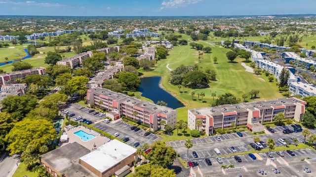 1020 Country Club Dr 405, Margate, FL 33063