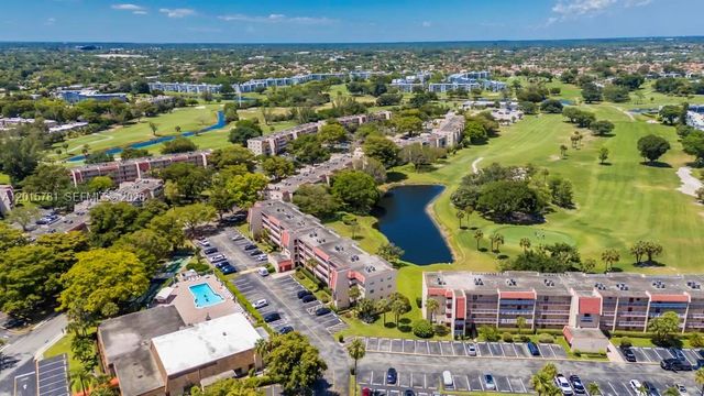 1020 Country Club Dr 405, Margate, FL 33063