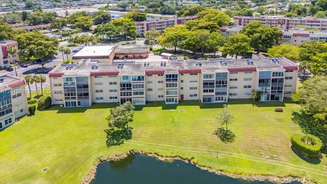 1020 Country Club Dr 405, Margate, FL 33063