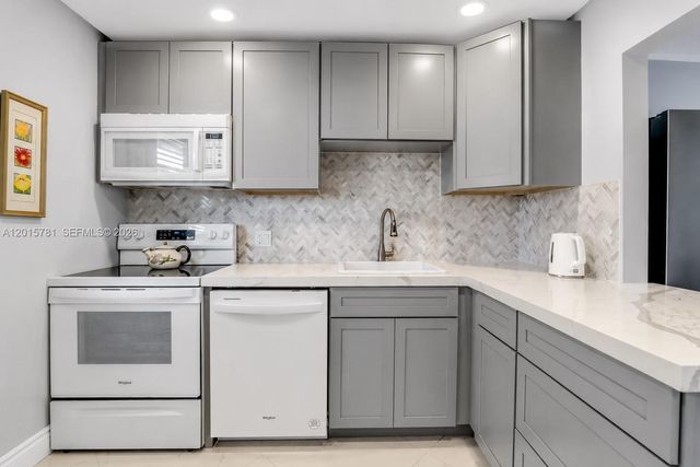 1020 Country Club Dr 405, Margate, FL 33063