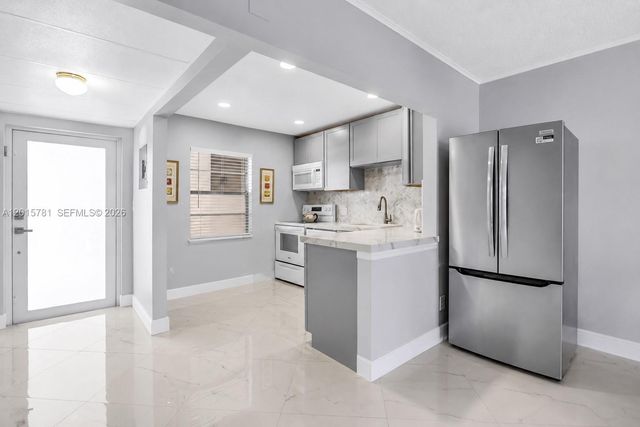 1020 Country Club Dr 405, Margate, FL 33063