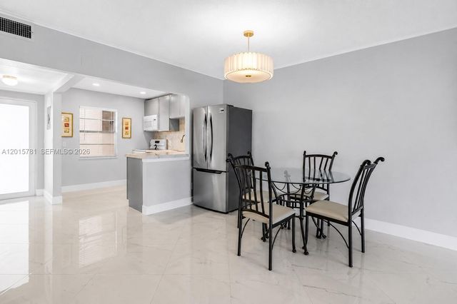 1020 Country Club Dr 405, Margate, FL 33063