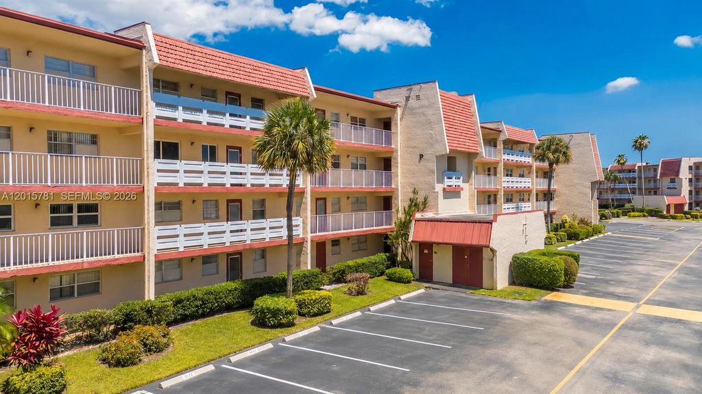 1020 Country Club Dr 405, Margate, FL 33063