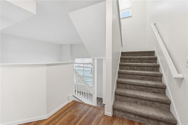 5221 Stonewood Drive, Eau Claire, WI 54703