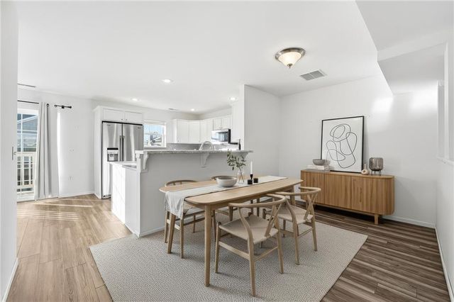 5221 Stonewood Drive, Eau Claire, WI 54703