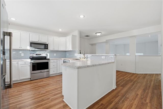 5221 Stonewood Drive, Eau Claire, WI 54703