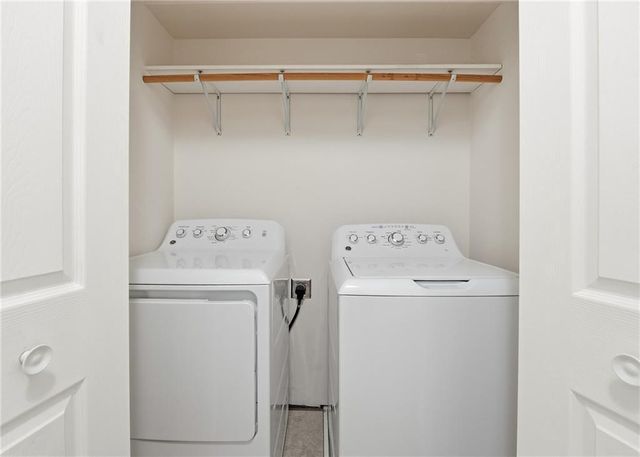 5221 Stonewood Drive, Eau Claire, WI 54703