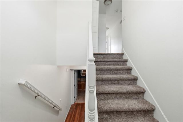 5221 Stonewood Drive, Eau Claire, WI 54703